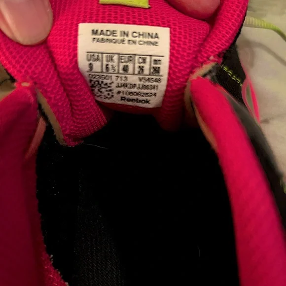 Reebok Classic Realflex Runner L Sneakers in Athletic Black/Pink - Picture 4 of 5